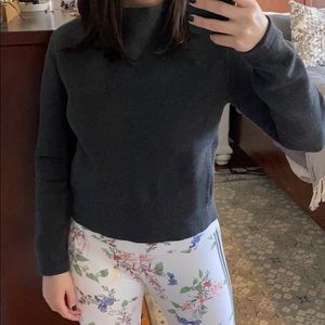 Grey funnel neck Lululemon Sz 6 sweatshirt